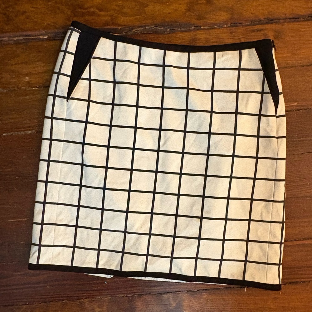 White House black market white black checkered skirt size 6
